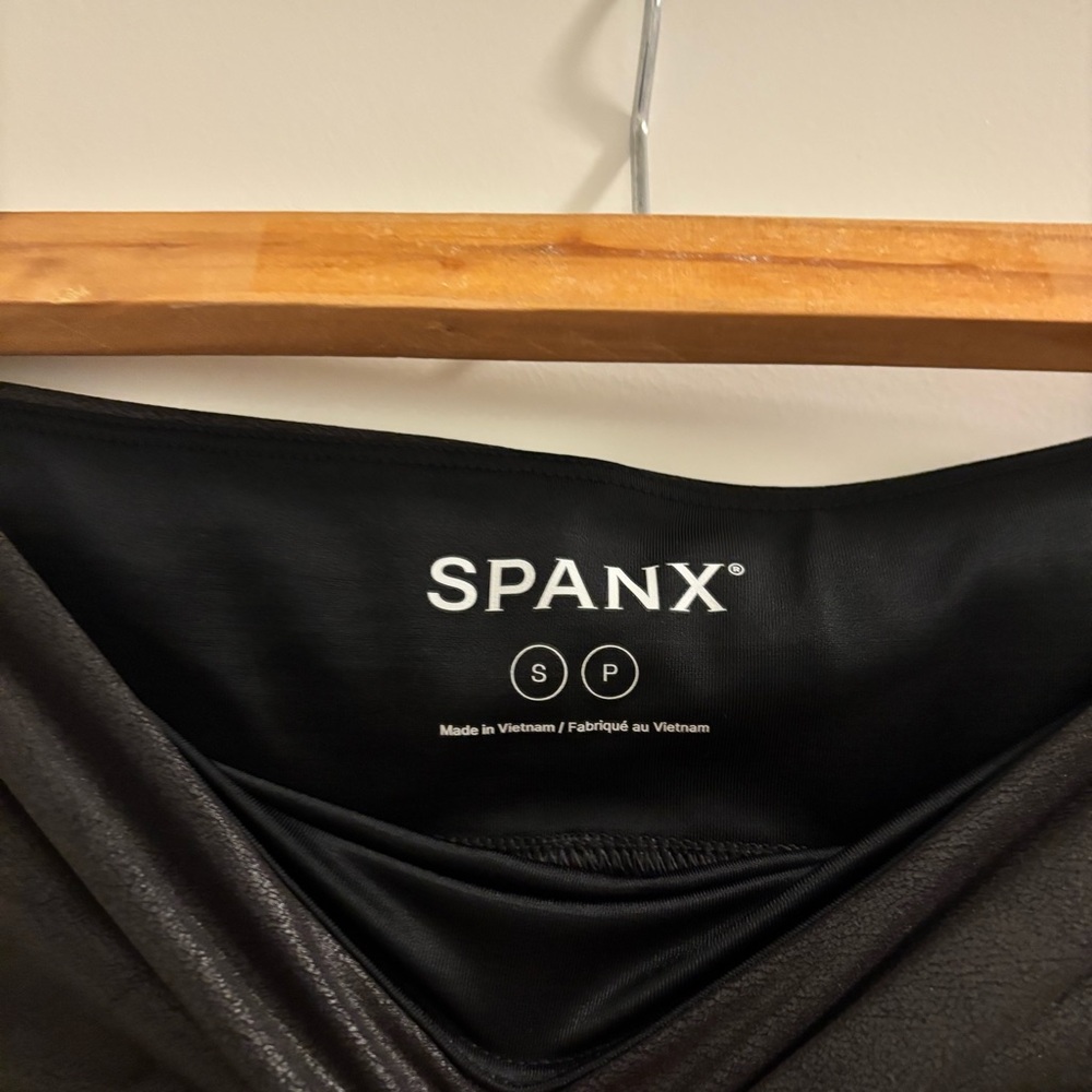 BNWT SPANX Fleeced Lined Faux Leather Black Leggings S Petite - Picture 3 of 4